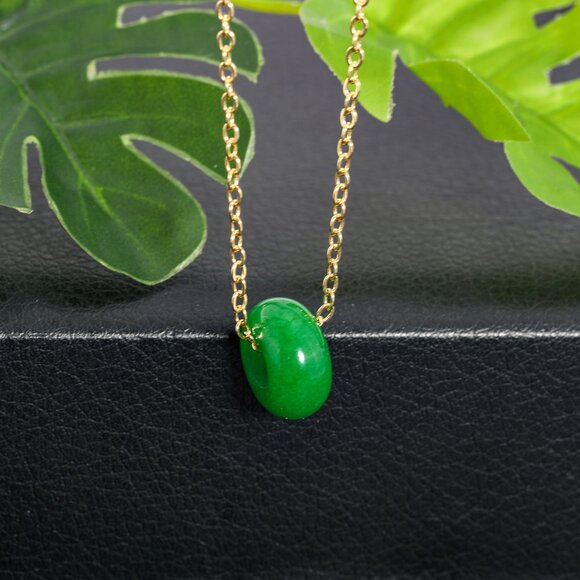 Green Jade Necklace - Picture 2 of 4